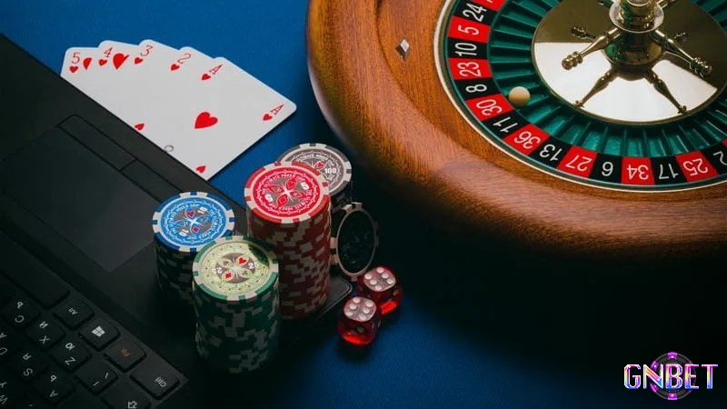 So sánh casino online và offline về tính di động và chi phí tham gia