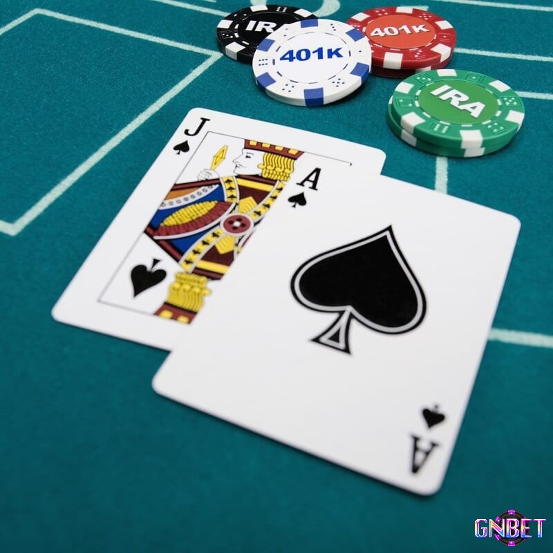 Blackjack tự nhiên xảy ra khi người chơi nhận được tổng điểm 21 với chỉ hai lá bài đầu tiên