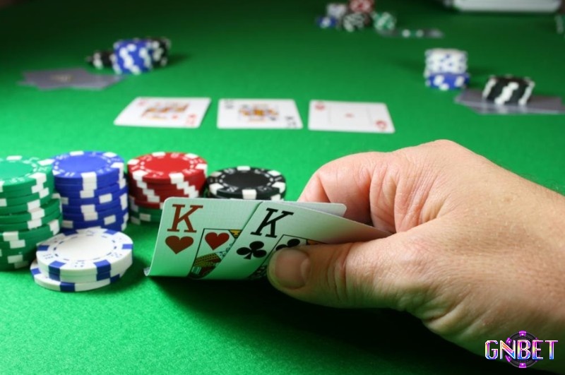 Quy tắc rút bài thứ ba trong hướng dẫn chơi bài baccarat khá phức tạp, người chơi không cần phải nhớ chúng vì dealer sẽ tự động thực hiện theo luật