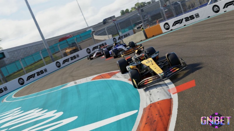Tay đua điều khiển xe F1 trên đường đua được quét laser trong giải đấu online iRacing