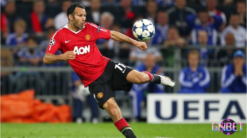 Ryan Giggs là biểu tượng lớn cho sự bền bỉ và trung thành trong top tiền vệ hay nhất Ngoại hạng Anh