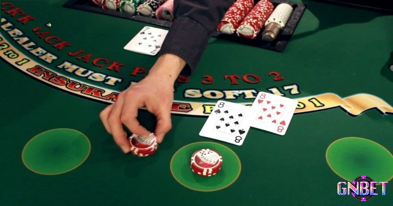Split đúng cách giúp thoát khỏi tay bài yếu và tạo cơ hội thắng kép trong American blackjack