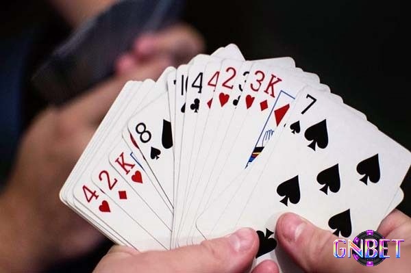 Tiến lên miền bắc là trò chơi đánh 13 lá bài dựa trên giá trị số và chất