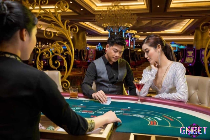 Các sòng bạc hiện đại sử dụng nhiều bộ bài, điểm cắt thấp, máy xáo tự động và giám sát chặt để làm giảm hoặc vô hiệu hóa hiệu quả của đếm bài