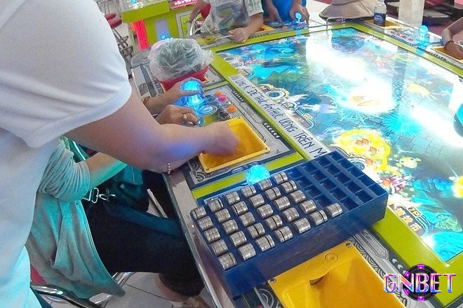 Không khí sôi động tại trung tâm thương mại với máy bắn cá arcade quen thuộc