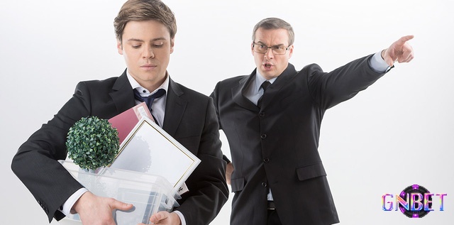 Giấc mơ thấy bị cấp trên sa thải thể hiện cho những lo lắng và áp lực của bạn trong công việc hiện tại