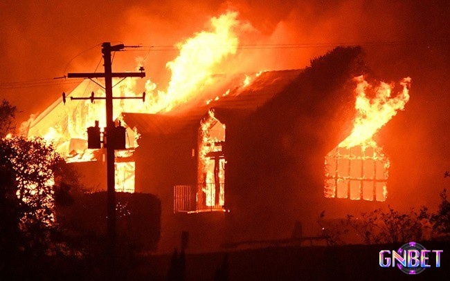 Mơ thấy cháy nhà hàng xóm đây là tín hiệu về sự thay đổi tích cực xung quanh từ công việc