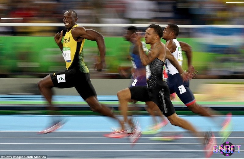 Vận động viên chạy nhanh nhất Usain Bolt gắn liền với cột mốc tốc độ mang tính biểu tượng của đường chạy 100m